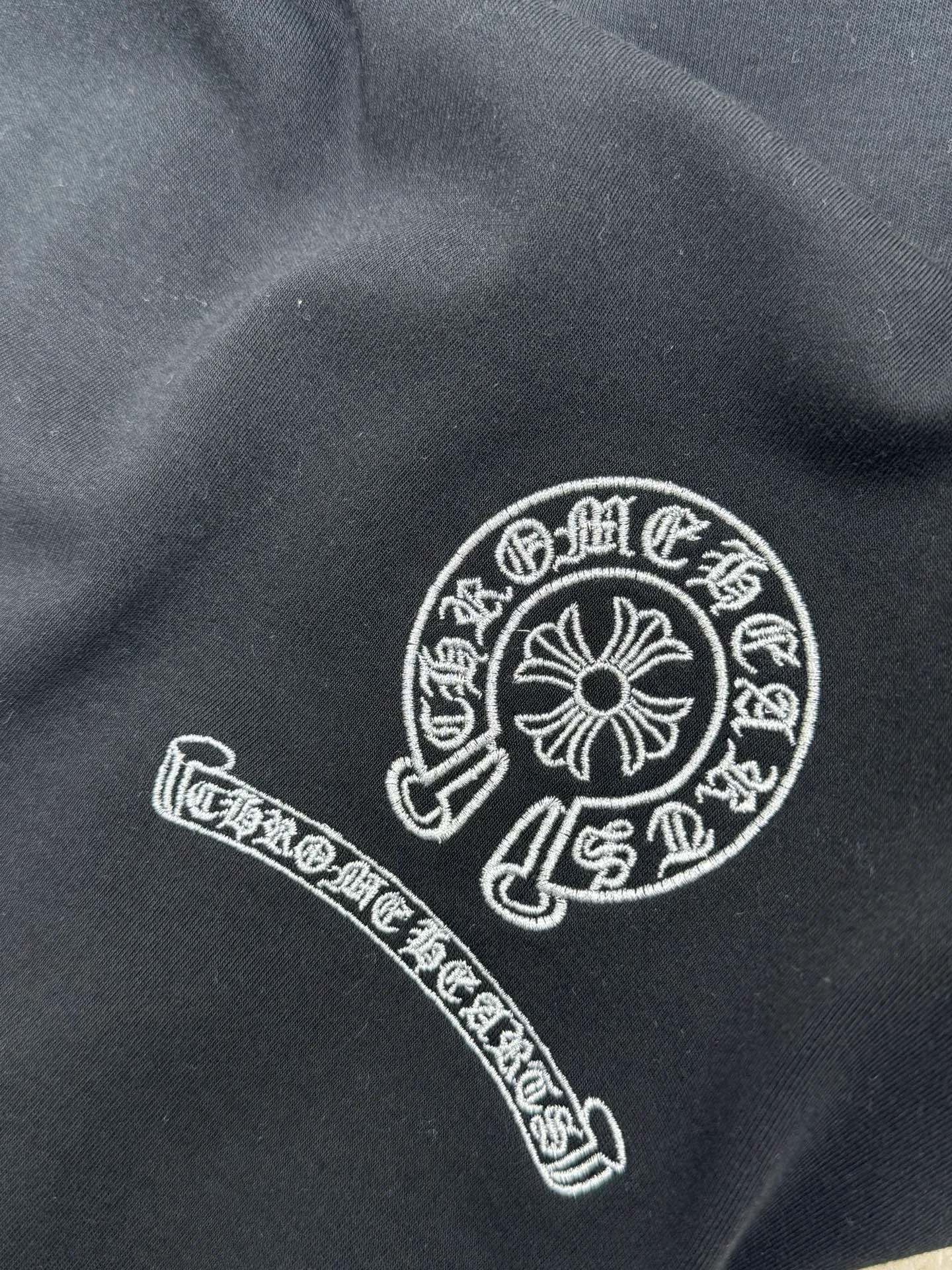 P310 Chrome Hearts high-neck velvet long-sleeved bottoming shirt. The fabric is soft. Made of imported high-density double-sided stretch cotton fabric. Same style for men and women. Full details. Original pattern. Size: S M L XL 2XL. Color: black white.